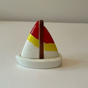 Salt and pepper shaker